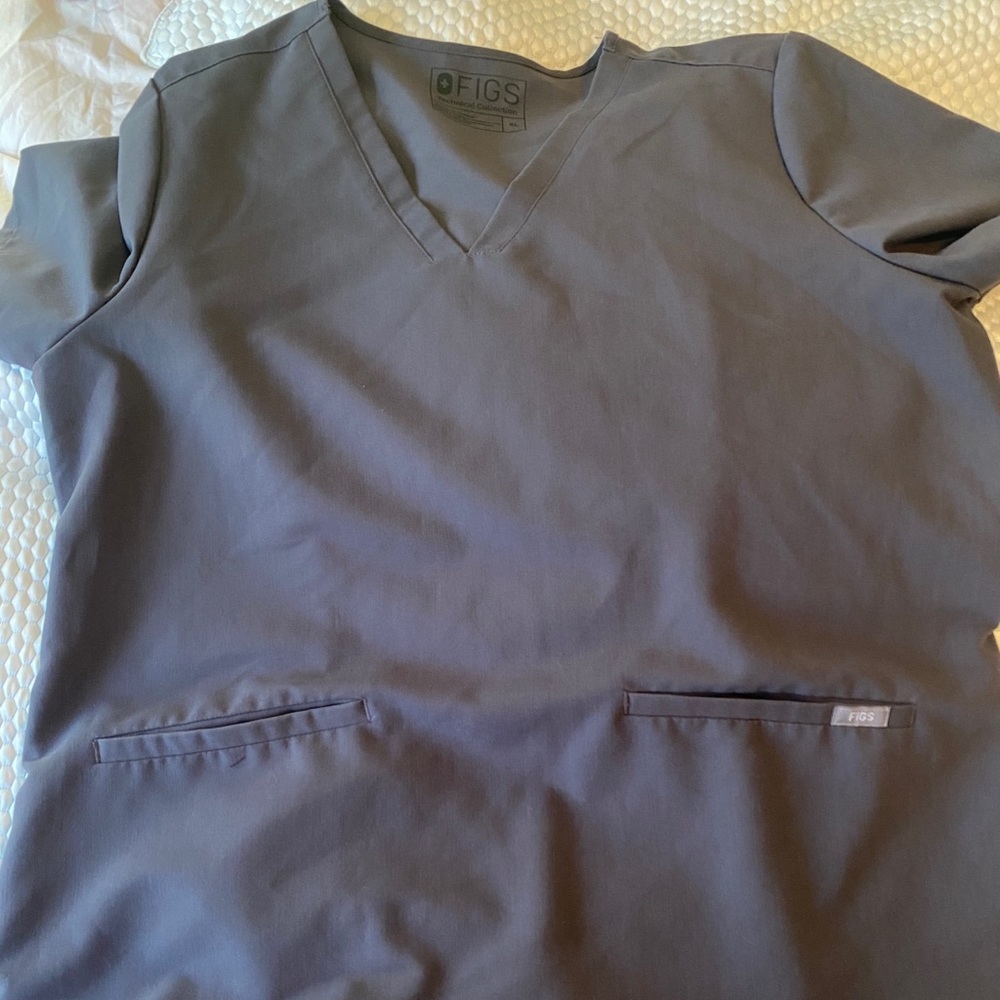 Figs Charcoal Casma top